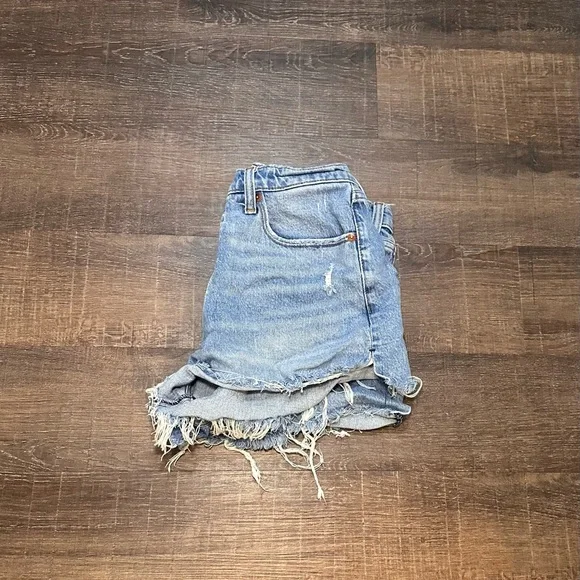 Abercrombie & Fitch The Mom Short High Rise Curve Love Light Denim Wash Size 8 - Picture 3 of 5